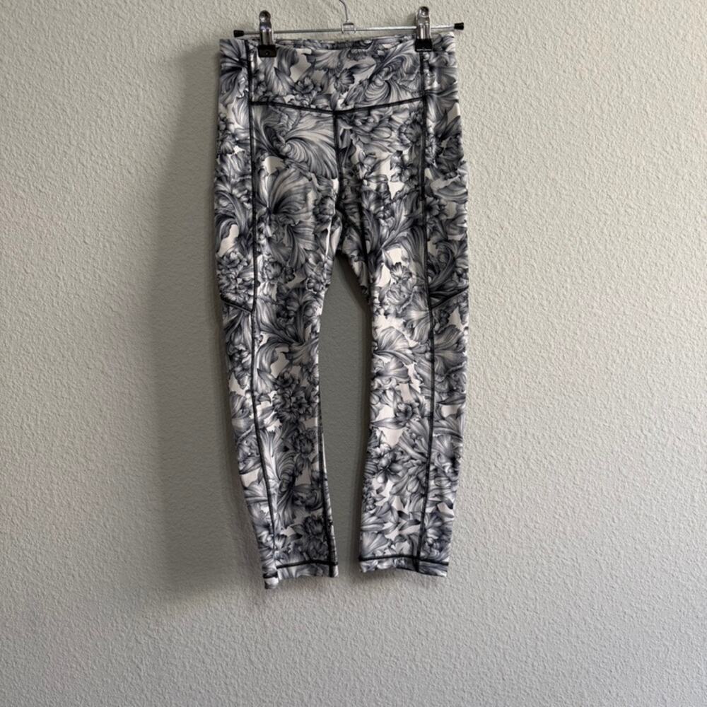 Lululemon Speed Up Crop 21" Light Garden White Black Leggings Size 4 Luxtreme - Picture 2 of 10